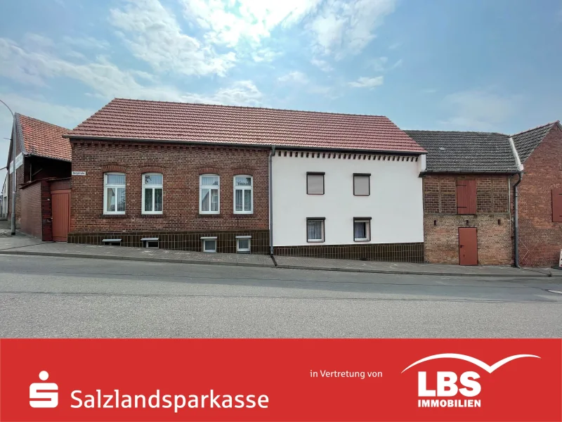 Straßenansicht - Haus kaufen in Ermsleben - Hof mit zahlreichen Möglichkeiten!
