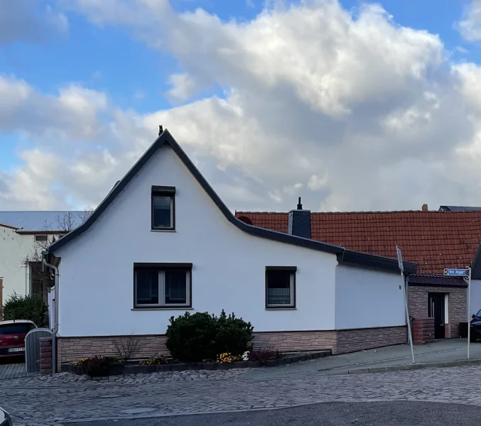  - Haus kaufen in Bernburg - Gemütliches  Haus sucht neue Besitzer!