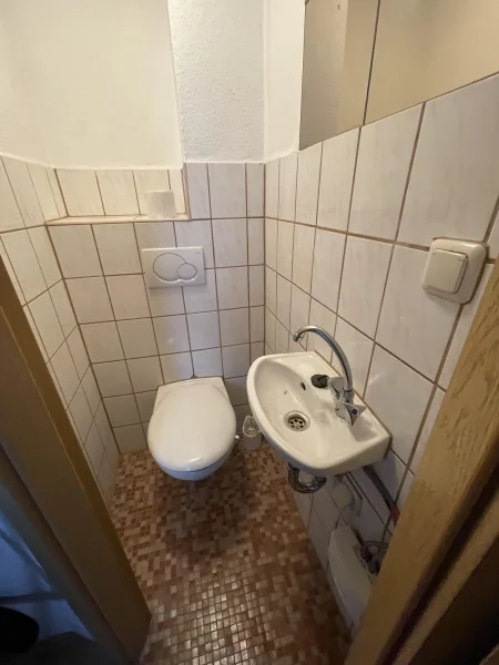 kleines WC im Dachgeschoss
