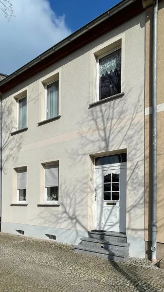  - Haus kaufen in Bernburg - Gepflegtes Reihenhaus in Bernburg/ Talstadt 