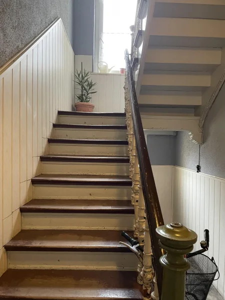 Treppe zum Obergeschoss