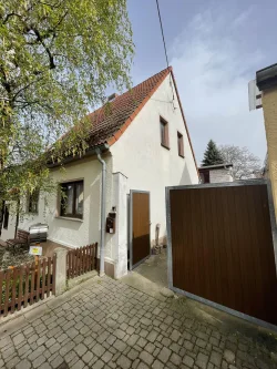 Frontansicht - Haus kaufen in Nienburg - Doppelhaus mit Ausbaureserve