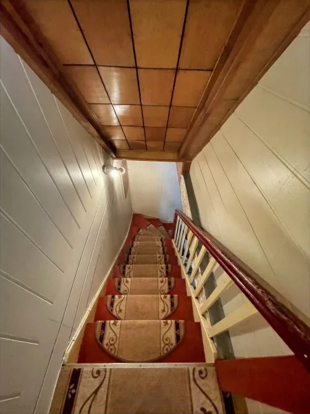 Treppe zum Obergeschoss 