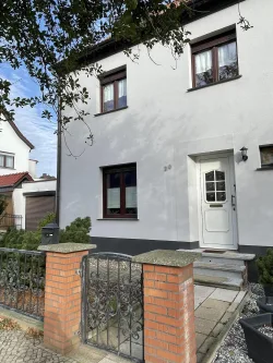  - Haus kaufen in Bernburg - In beliebter Wohnlage! 