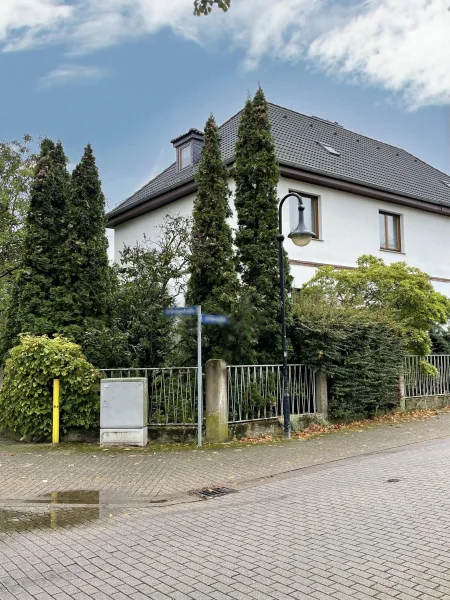  - Haus kaufen in Bernburg - Doppelhaushälfte in beliebter Wohnlage!