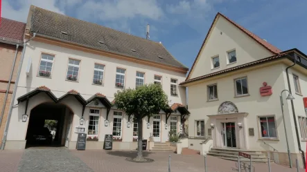 Vorderansicht - Gastgewerbe/Hotel kaufen in Hecklingen - Verleihen Sie dem Hotel neuen Glanz!