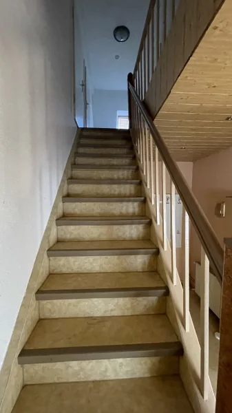 Treppe zum Dachgeschoss