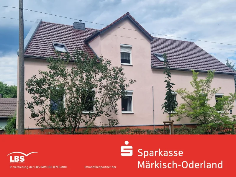 Straßenansicht - Haus kaufen in Rüdersdorf - Zweifamilienhaus zum Wohnen oder als Kapitalanlage