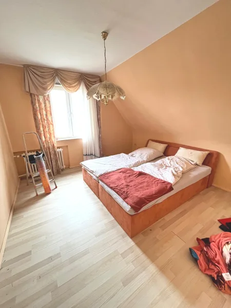 Schlafzimmer DG