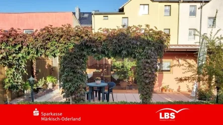 Gartenansicht - Haus kaufen in Fredersdorf-Vogelsdorf - 3 Wohnungen für die ganze Familie