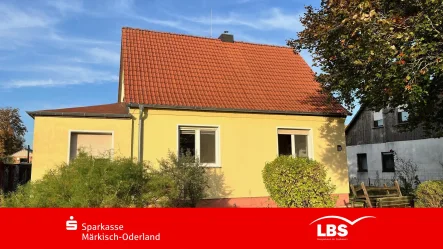 Hausansicht - Haus kaufen in Altlandsberg - Klein, fein und bald schon mein.