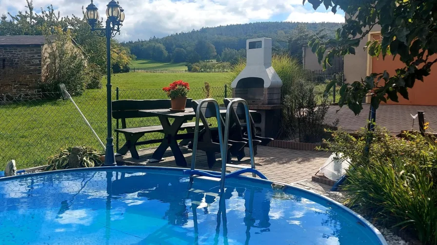 Sitzecke mit Pool