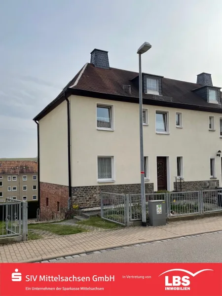 Straßenansicht - Haus kaufen in Lunzenau - Kleine und gepflegte Kapitalanlage in bester Wohnlage