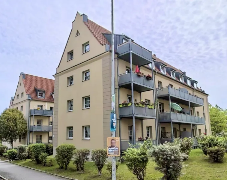 Außenansicht - Wohnung kaufen in Zwickau - Geräumige 2-Zimmer Wohnung  mit großem Balkon