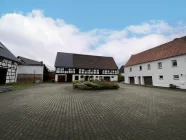 Rechts Haus in Fremdbesitz 