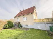 Wohnhaus mit Terrasse Gartenansicht