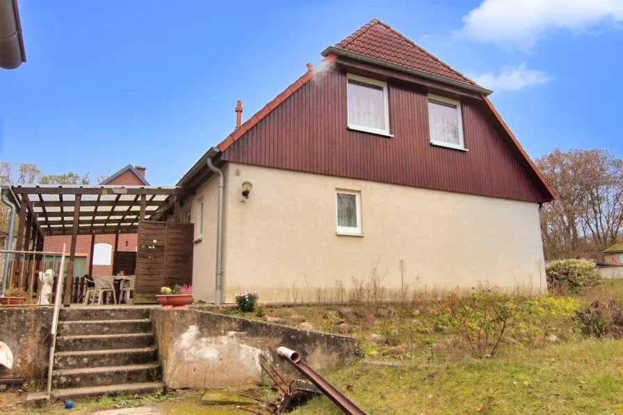 Hausansicht - Haus kaufen in Bad Freienwalde - Ihr Zuhause mit viel Freiraum...