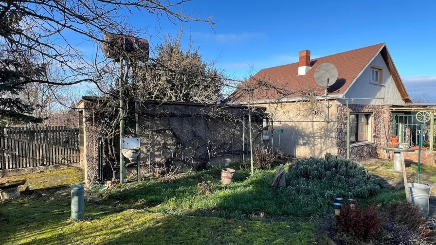 Garage und Gartenlaube