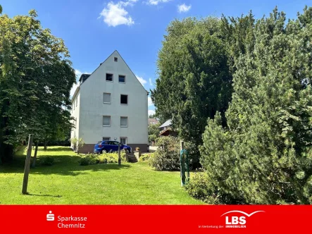 Blick zum Haus - Haus kaufen in Limbach-Oberfrohna - Gut vermietet mit Luft nach oben!