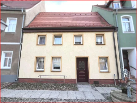 Straßenansicht - Haus kaufen in Mühlberg - Reihenhaus mit separatem 2. Haus auf dem Grundstück
