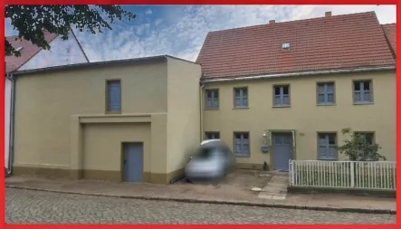 Straßenansicht - Haus kaufen in Mühlberg - großzügiger Hof für die ganze Familie