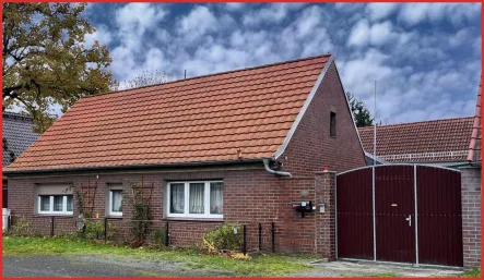 Straßenansicht - Haus kaufen in Heideland - Einfamilienhaus mit Scheune und großem Grundstück
