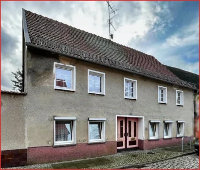 Außenansicht - Haus kaufen in Doberlug-Kirchhain - Reihenmittelhaus mit direkter Nähe zum Schloss 