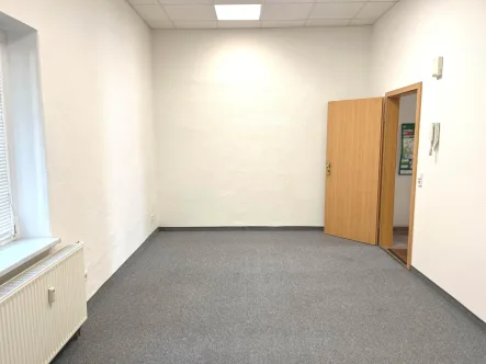 Großes Zimmer ca. 18,3 m² - Büro/Praxis mieten in Großräschen - Gewerberäume in zentraler Lage 