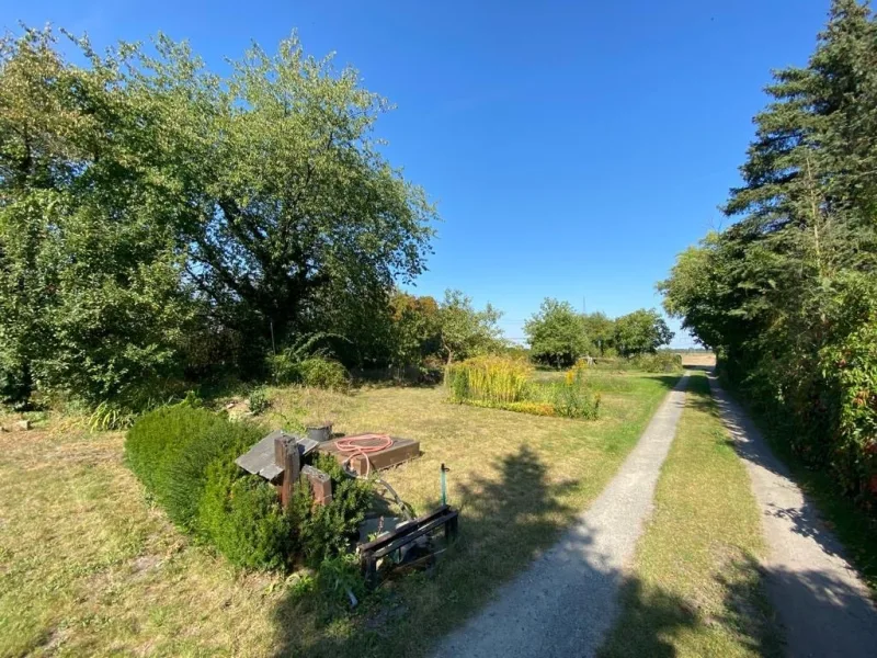 Idyllischer Gartenbereich