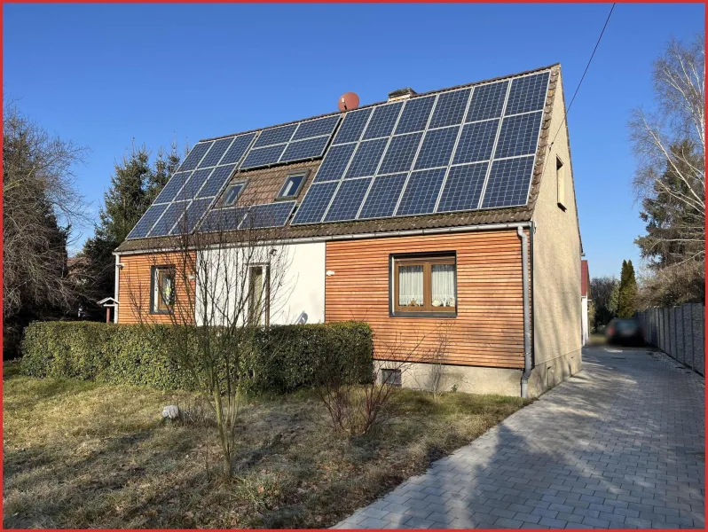 Straßenansicht - Haus kaufen in Elsterwerda - Komfortables, energieeffizientes Wohnen