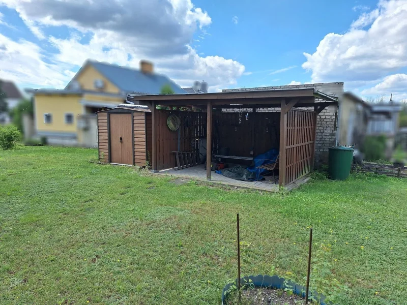 Carport und Geräteschuppen