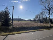 Blick vom Wald übers Feld