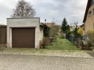 Garage mit Grundstückszufahrt