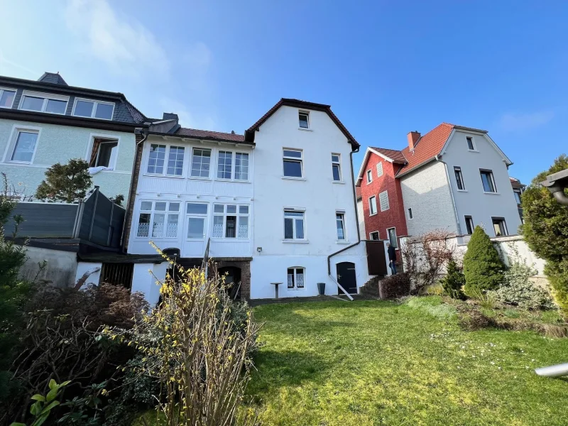 image1 - Haus kaufen in Lutherstadt Eisleben - Zweifamilienhaus mit Garten und Garage!