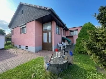 Bild - Haus kaufen in Allstedt - Einfamilienhaus mit schönem Grundstück und Garage!