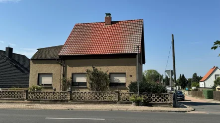 image0 - Haus kaufen in Benndorf - Freistehendes EFH mit zwei Garagen!