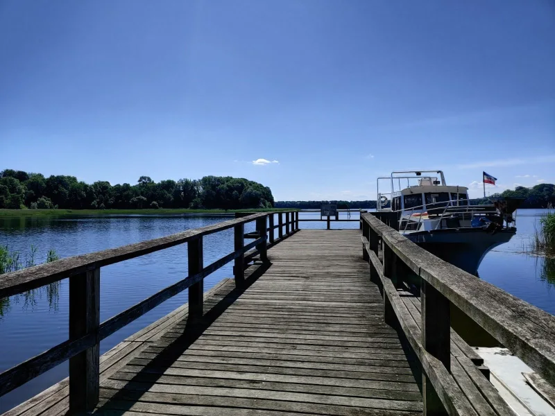 Bootssteg am Dobbertiner See