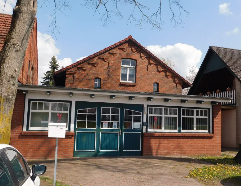 Pflegedienst-Haus - Haus kaufen in Siggelkow - 1 Wohnhaus + 2 Gewerbe-Mieten