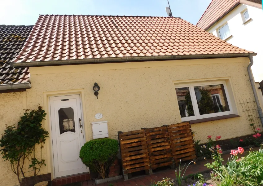  - Haus kaufen in Sternberg - Mini-Altstadthaus in toller Lage