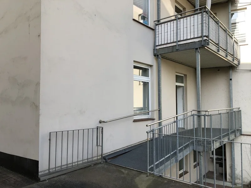 hofseitiger Balkon