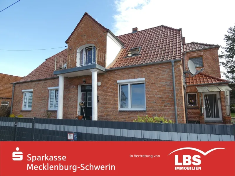 Vorderansicht - Haus kaufen in Malliß - Zwangsversteigerung - ZFH + Nebengebäude