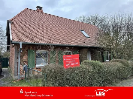 Straßenansicht - Haus kaufen in Muchow - Wohnen in Feldrandlage!