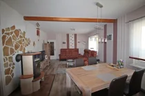 Wohnzimmer mit Kamin