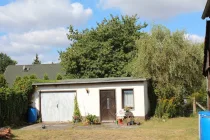 Gartenhaus und Garage