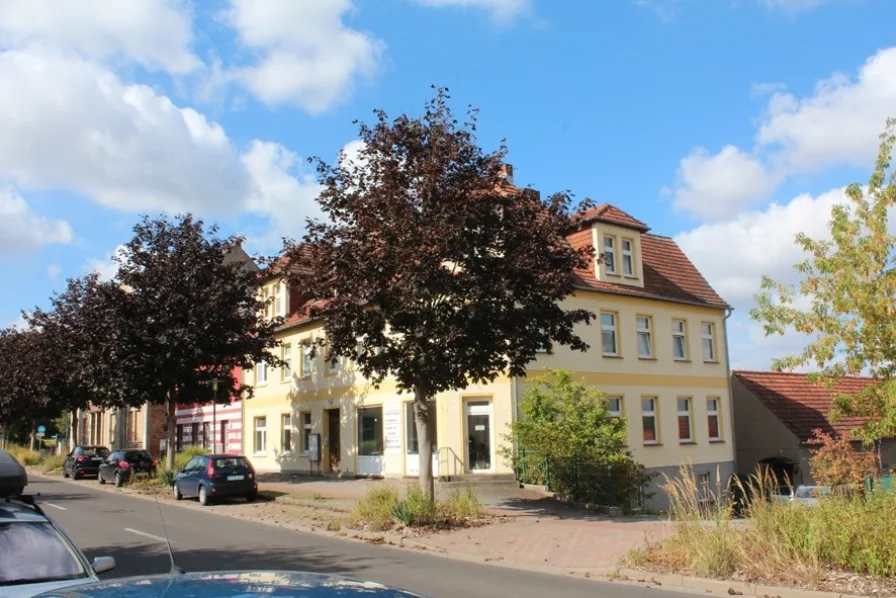 Entlang der Straße