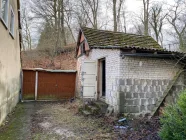 Einfahrt zum Hof und Garage