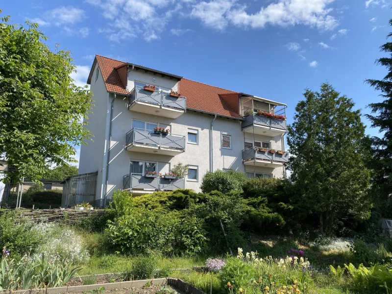 Ansicht mit Balkonen - Zinshaus/Renditeobjekt kaufen in Nossen - lukratives Mehrfamilienhaus nahe Nossen
