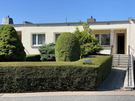 Straßenansicht - Haus kaufen in Nossen - gemütliches, solides Reihenmittelhaus