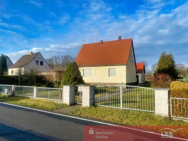 Straßenansicht - Haus kaufen in Kraußnitz - Klein aber fein - ein EFH mit solider Grundsubstanz