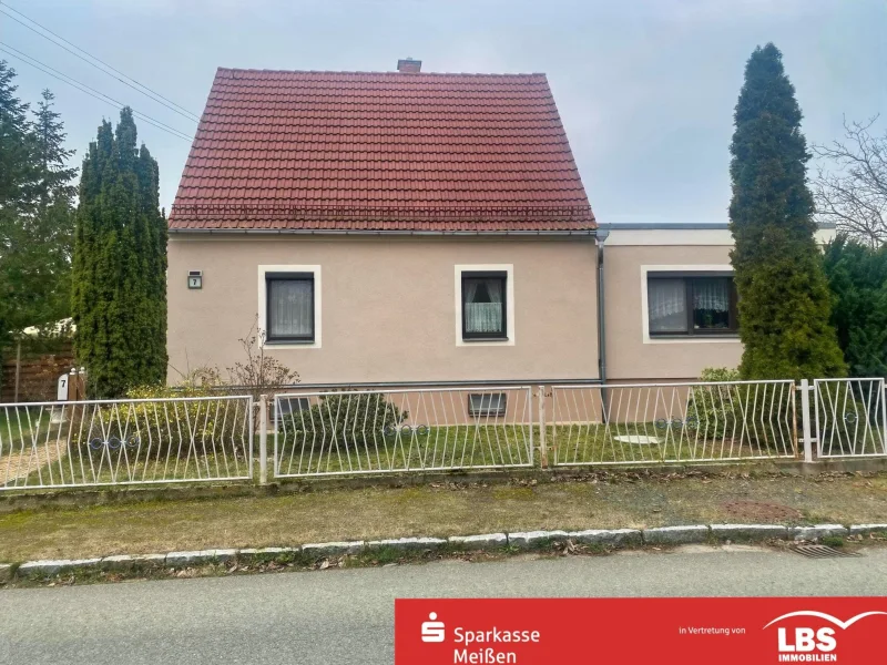 Straßenansicht - Haus kaufen in Diesbar-Seußlitz - Bezahlbares Wohneigentum in ländlicher Ruhe